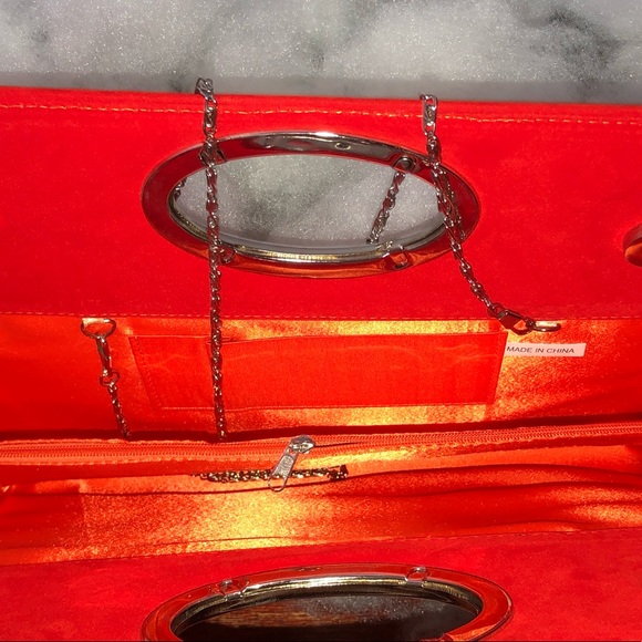 Classy Clutch - Picture 5 of 5